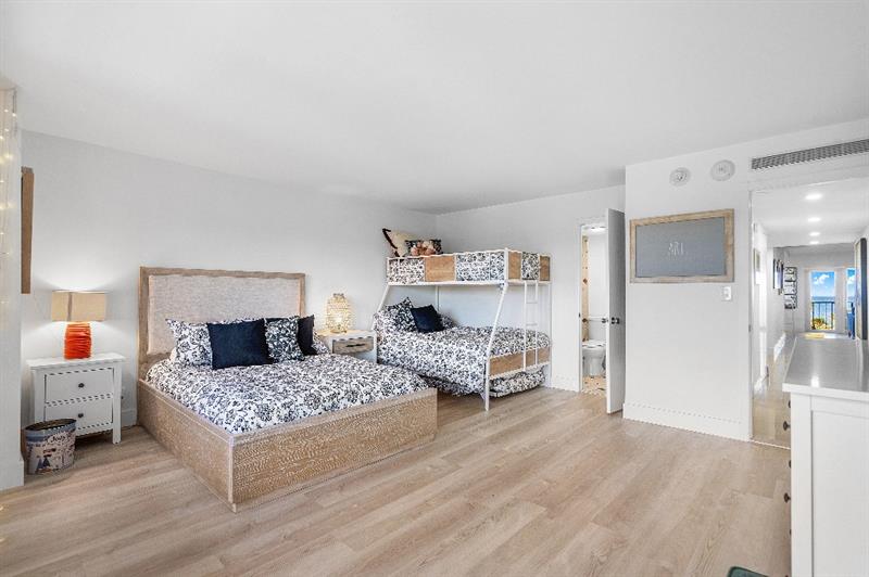 Image 21 of 56 For 4900 Ocean Blvd  610