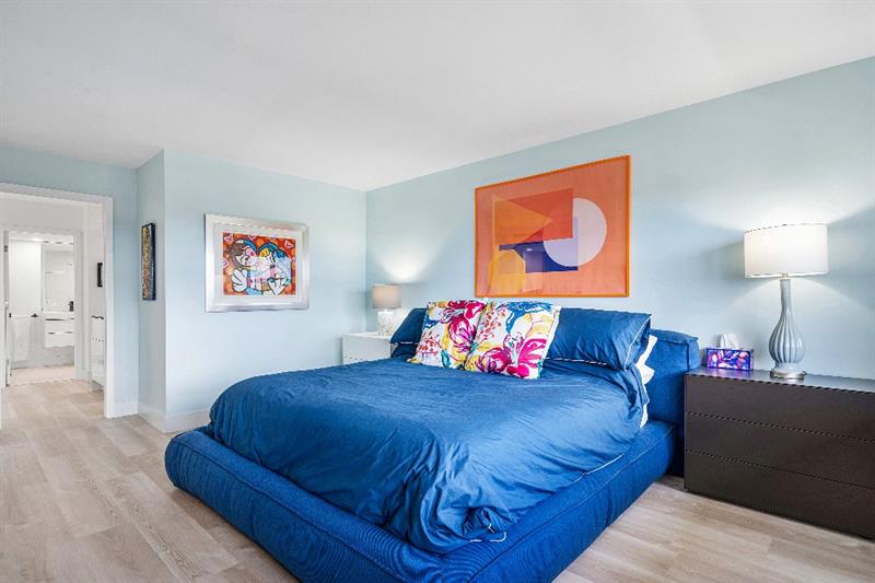 Image 25 of 56 For 4900 Ocean Blvd  610