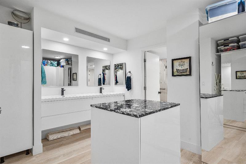 Image 30 of 56 For 4900 Ocean Blvd  610