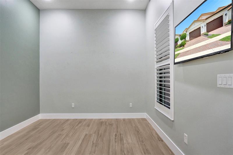 Image 16 of 20 For 7467 Blue Spring Dr
