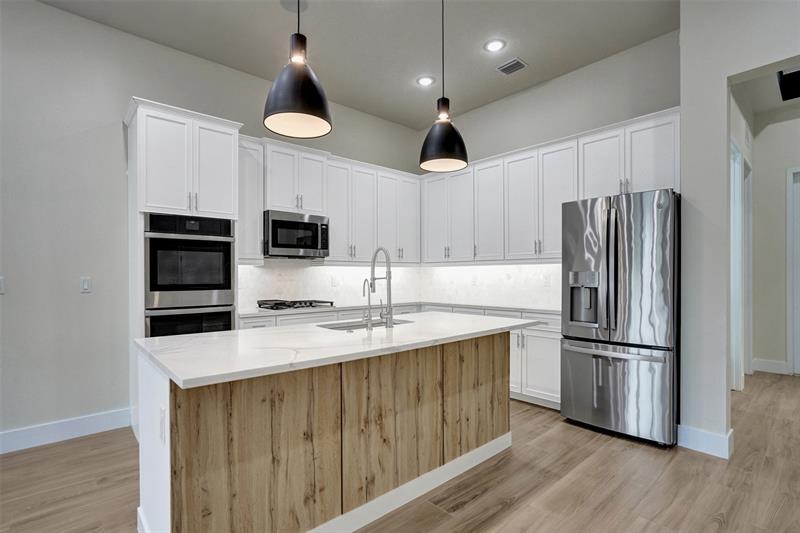 Image 4 of 20 For 7467 Blue Spring Dr