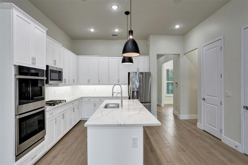 Image 5 of 20 For 7467 Blue Spring Dr