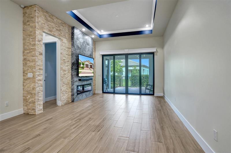 Image 6 of 20 For 7467 Blue Spring Dr