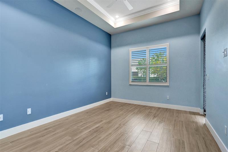 Image 8 of 20 For 7467 Blue Spring Dr