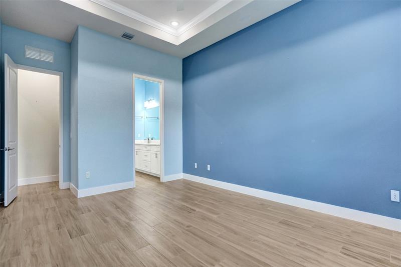 Image 9 of 20 For 7467 Blue Spring Dr