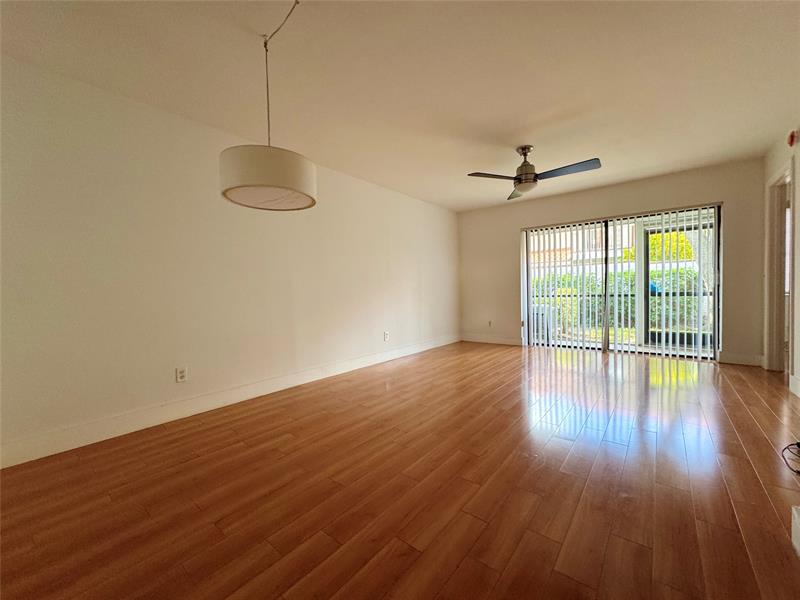 Image 19 of 34 For 2388 89th Dr  -