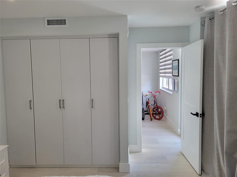 Image 12 of 36 For 19390 Collins Ave  216