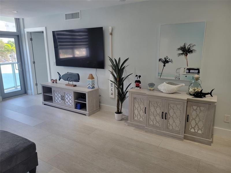 Image 14 of 36 For 19390 Collins Ave  216