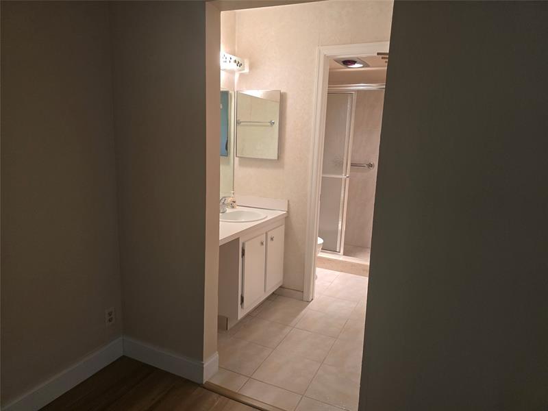 Image 17 of 26 For 1428 4th Ave  107