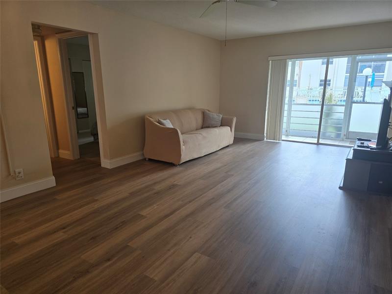 Image 6 of 26 For 1428 4th Ave  107