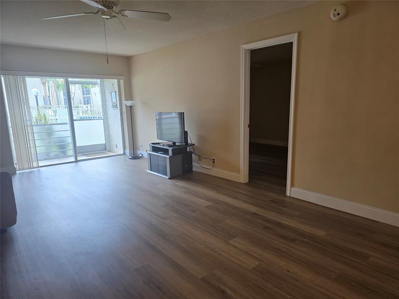 Image 9 of 26 For 1428 4th Ave  107