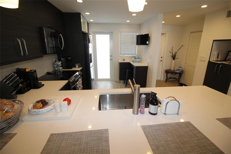 Image 12 of 16 For 750 Ocean Blvd  1610