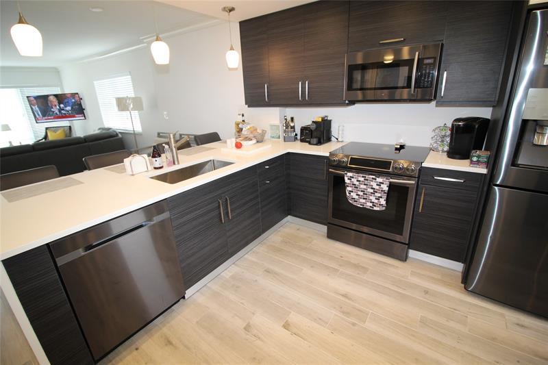 Image 6 of 16 For 750 Ocean Blvd  1610