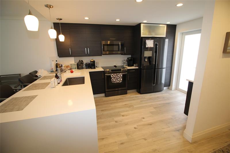Image 7 of 16 For 750 Ocean Blvd  1610