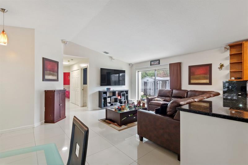 Image 10 of 24 For 19835 64th Pl