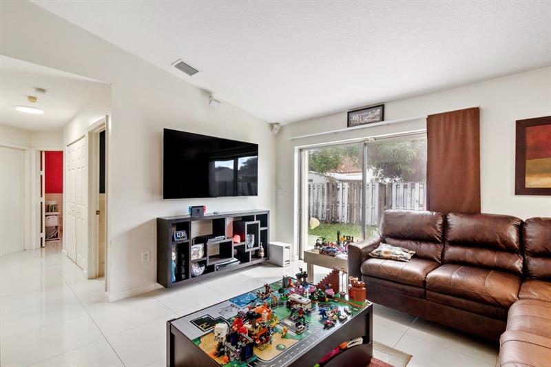 Image 11 of 24 For 19835 64th Pl