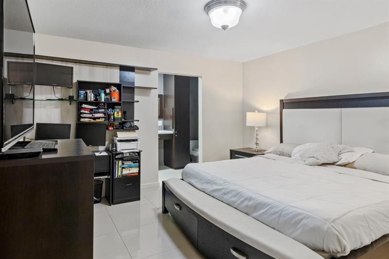 Image 13 of 24 For 19835 64th Pl