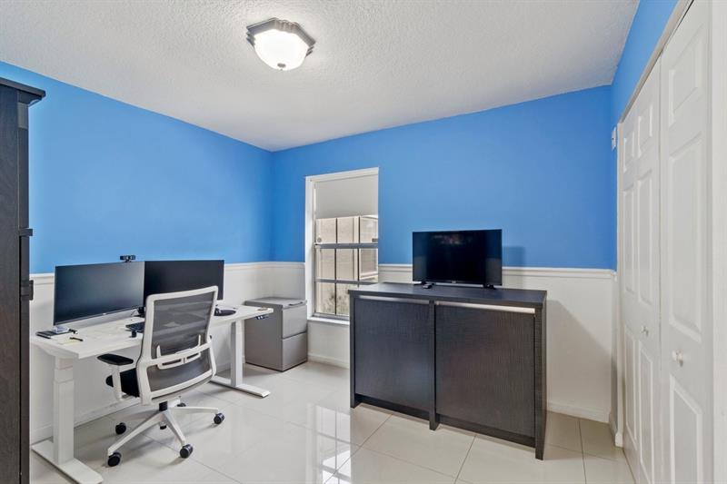 Image 18 of 24 For 19835 64th Pl