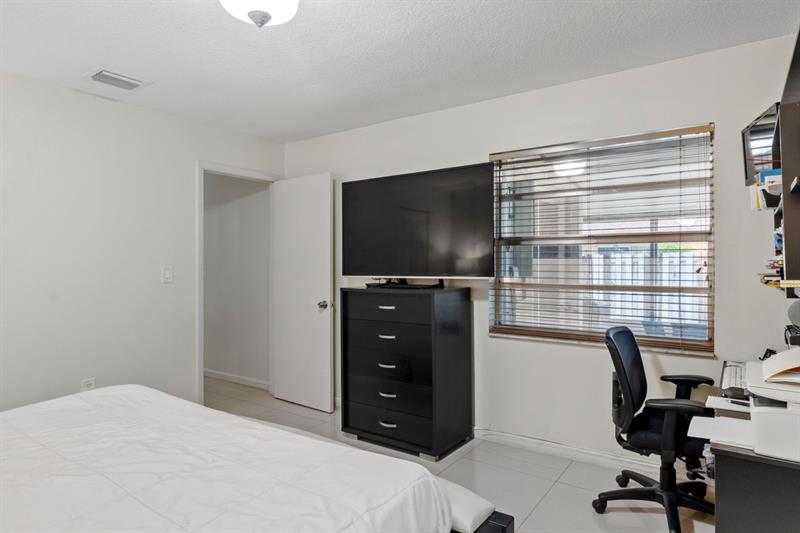 Image 20 of 24 For 19835 64th Pl