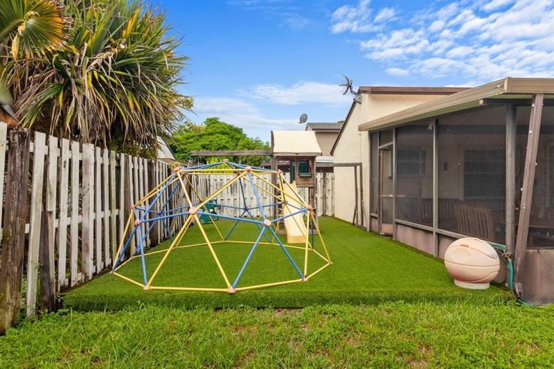 Image 23 of 24 For 19835 64th Pl