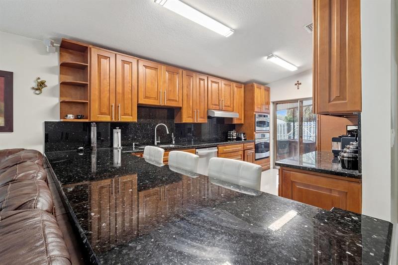 Image 5 of 24 For 19835 64th Pl