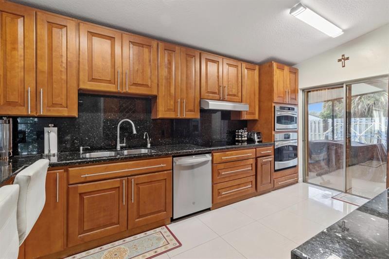 Image 6 of 24 For 19835 64th Pl