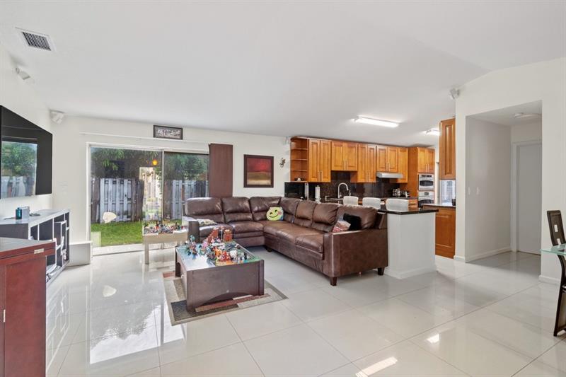 Image 7 of 24 For 19835 64th Pl