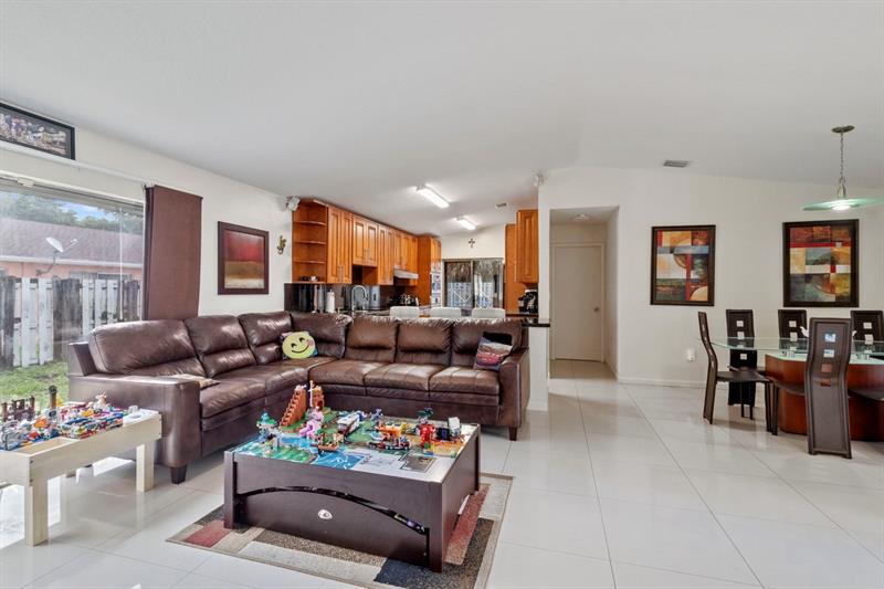 Image 8 of 24 For 19835 64th Pl