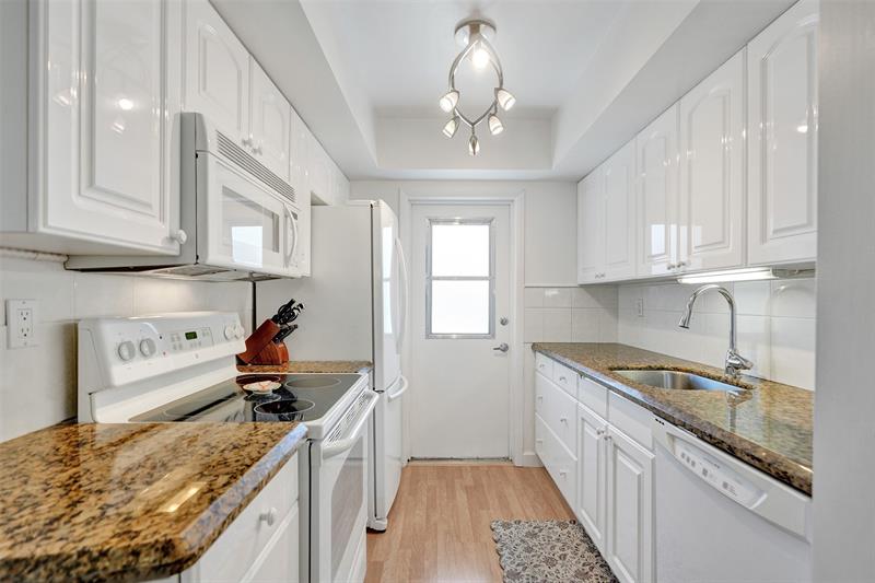 Image 15 of 55 For 930 9th Ave  16