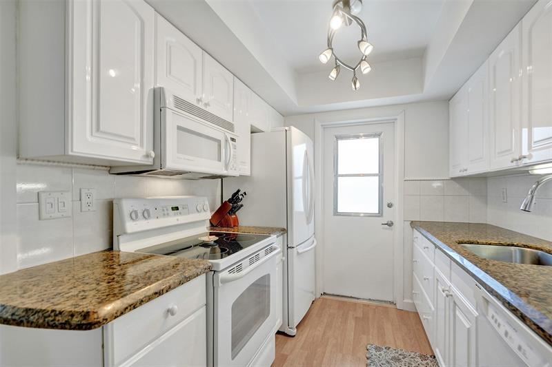 Image 16 of 55 For 930 9th Ave  16