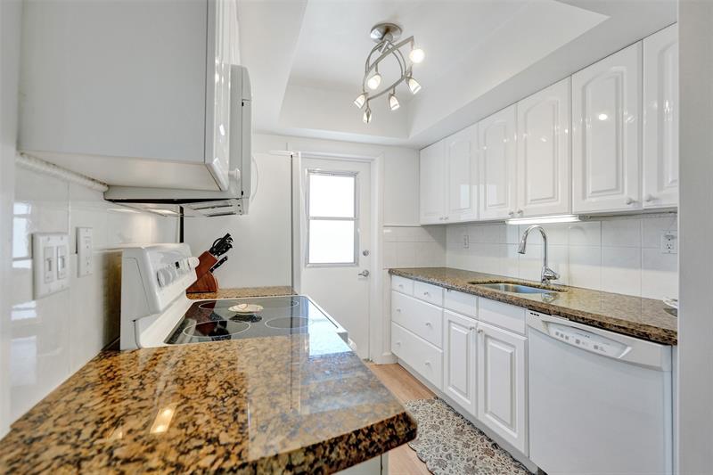 Image 17 of 55 For 930 9th Ave  16