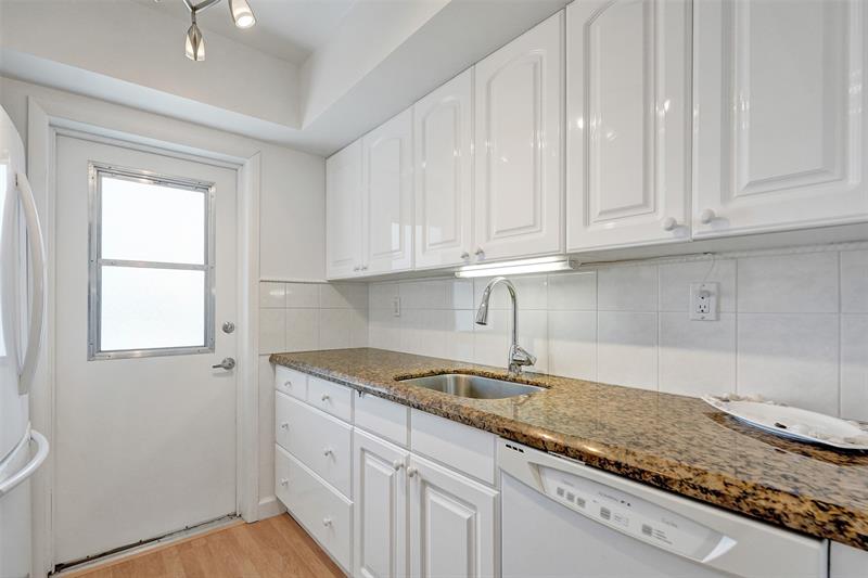 Image 18 of 55 For 930 9th Ave  16