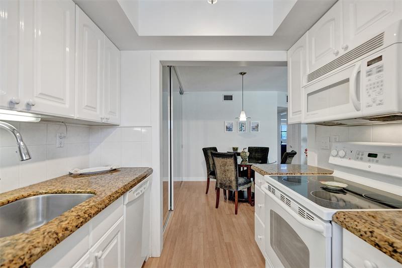 Image 21 of 55 For 930 9th Ave  16