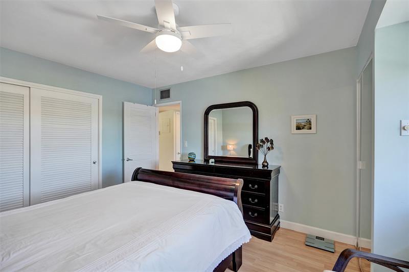Image 33 of 55 For 930 9th Ave  16
