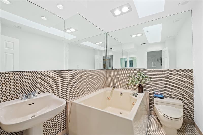 Image 21 of 28 For 3225 13th St  201