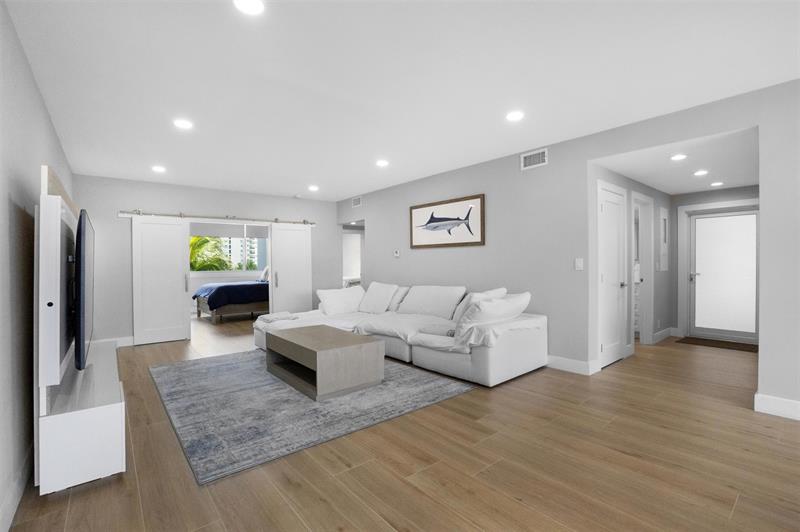 Image 17 of 59 For 333 Sunset Dr  208