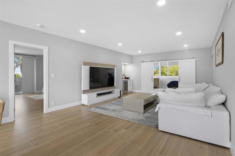 Image 18 of 59 For 333 Sunset Dr  208