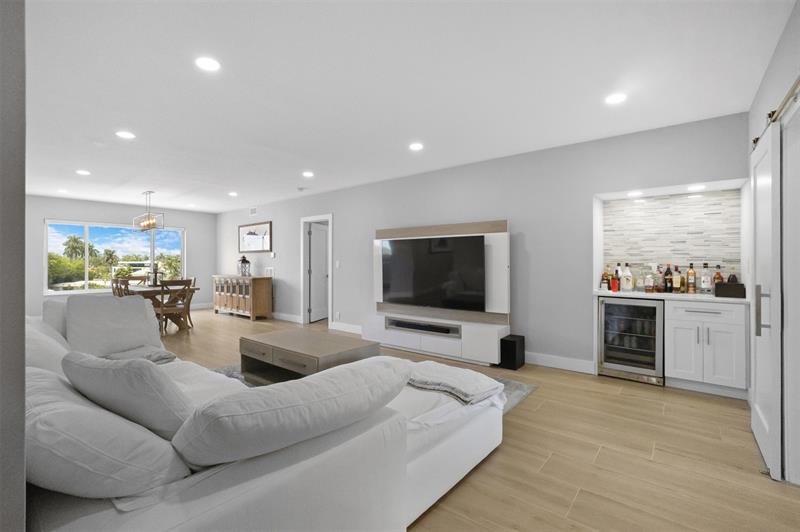 Image 19 of 59 For 333 Sunset Dr  208