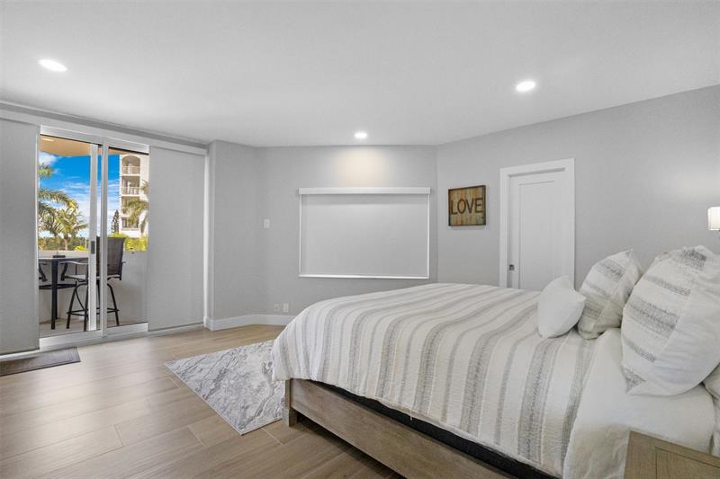 Image 21 of 59 For 333 Sunset Dr  208