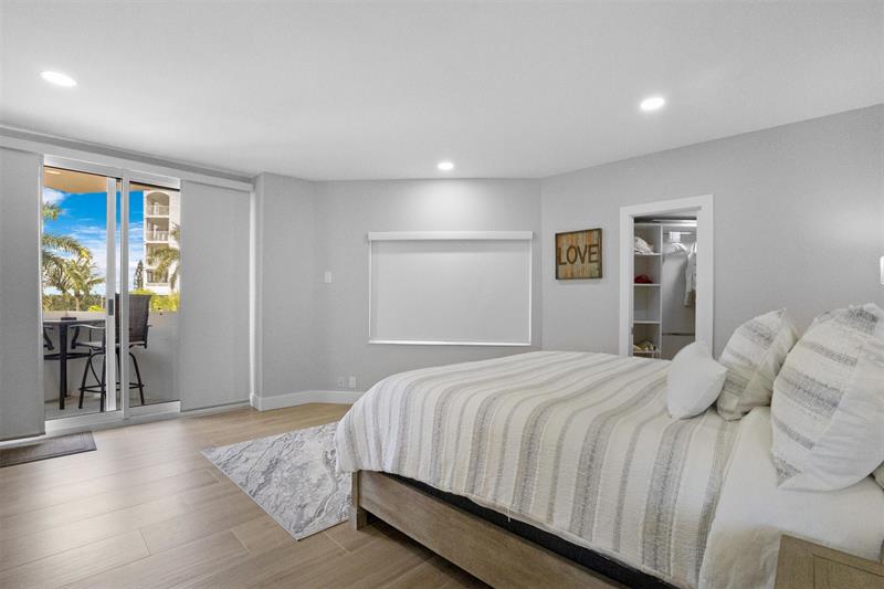 Image 22 of 59 For 333 Sunset Dr  208