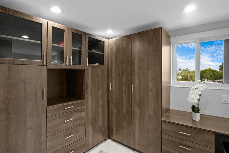 Image 23 of 59 For 333 Sunset Dr  208