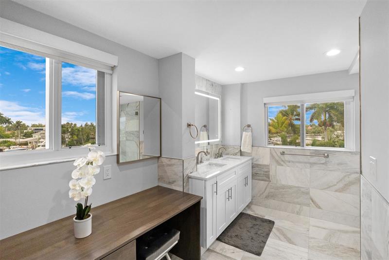 Image 26 of 59 For 333 Sunset Dr  208