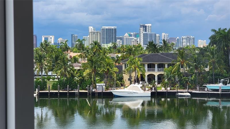 Image 28 of 59 For 333 Sunset Dr  208