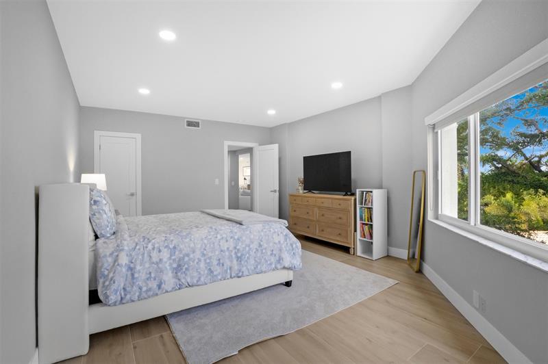 Image 37 of 59 For 333 Sunset Dr  208