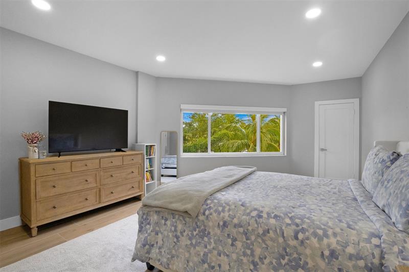 Image 39 of 59 For 333 Sunset Dr  208