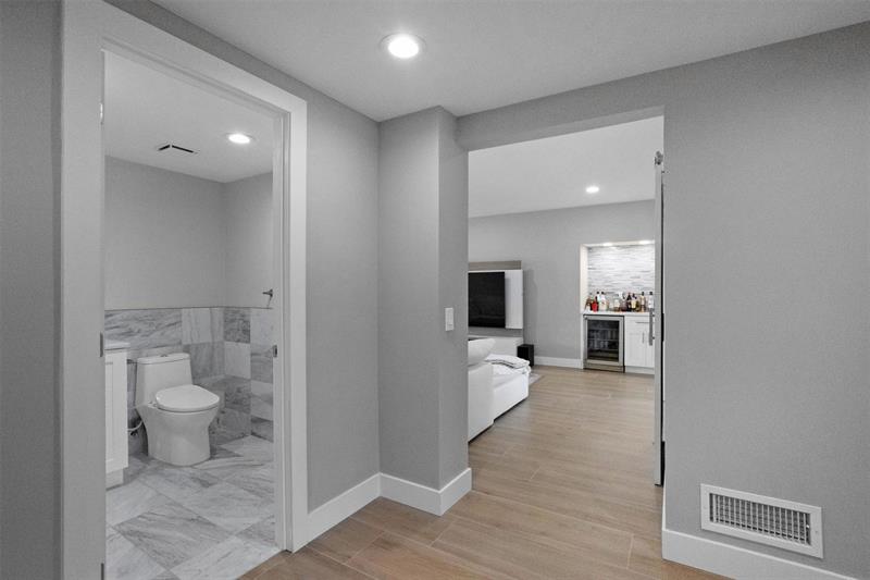 Image 40 of 59 For 333 Sunset Dr  208