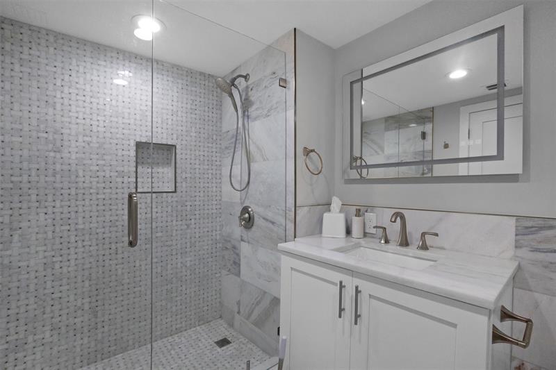 Image 42 of 59 For 333 Sunset Dr  208