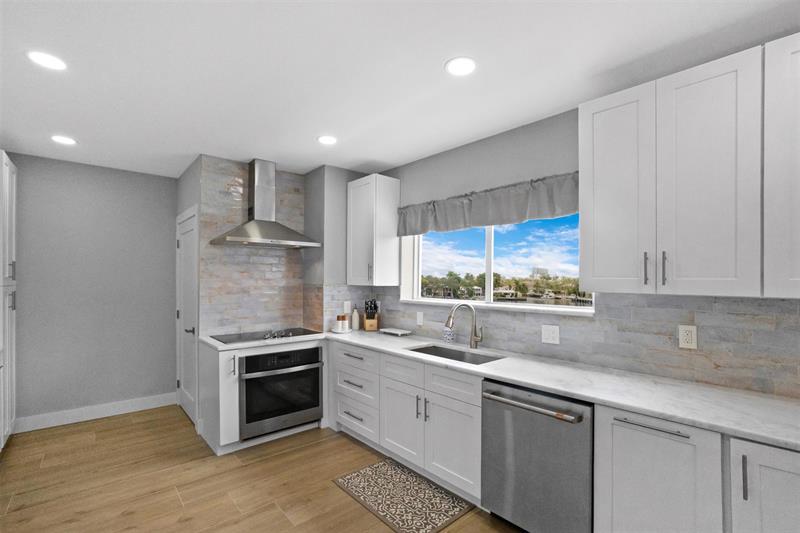 Image 5 of 59 For 333 Sunset Dr  208