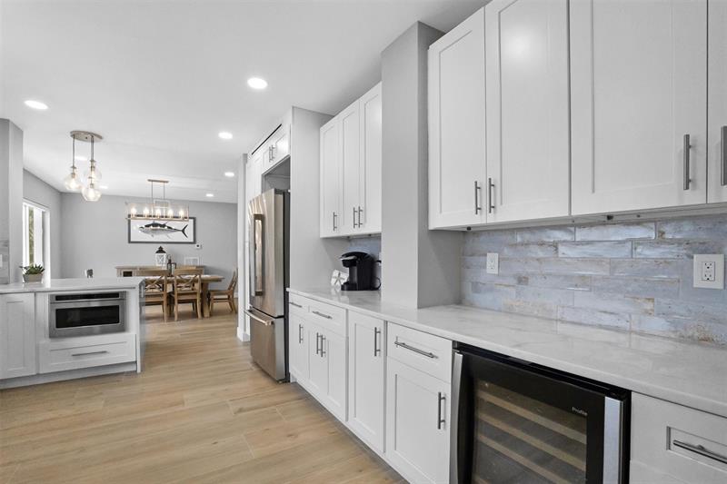 Image 7 of 59 For 333 Sunset Dr  208