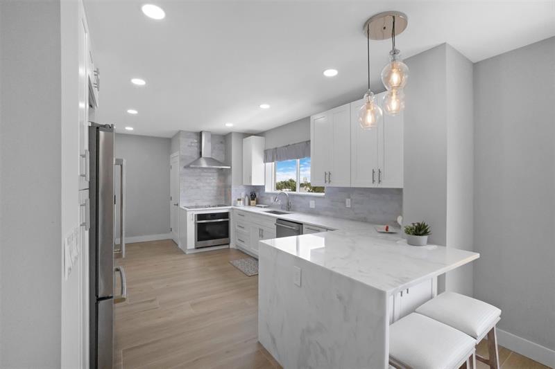 Image 9 of 59 For 333 Sunset Dr  208